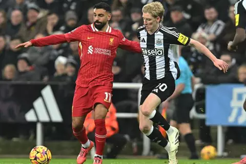  هدايا صلاح لا تتوقف.. ليفربول يسجل هدف التعادل أمام نيوكاسل